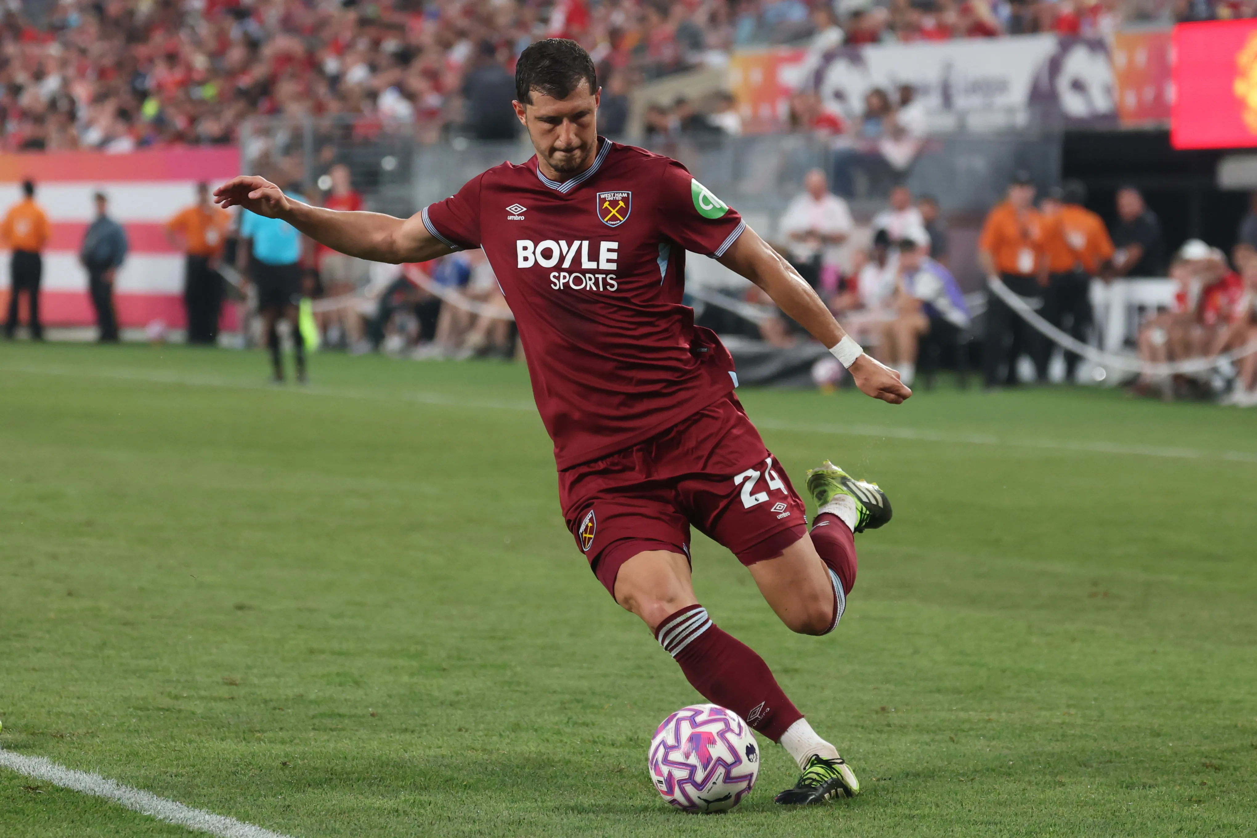 Guido Rodríguez atuando no West Ham – (Photo by Vincent Carchietta/Getty Images)