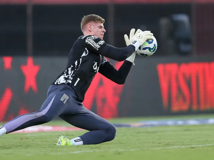 Raul manda a real sobre briga por titularidade no Botafogo