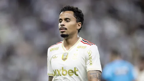 Allan jogador do Flamengo durante partida contra o Ceara no estadio Arena Castelao pelo campeonato Brasileiro A 2025. Foto: Baggio Rodrigues/AGIF
