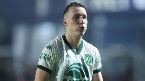 Eduardo Doma jogador do Chapecoense comemora seu gol durante partida contra o Remo no estadio Baenao pelo campeonato Brasileiro B 2025. Foto: Fernando Torres/AGIF
