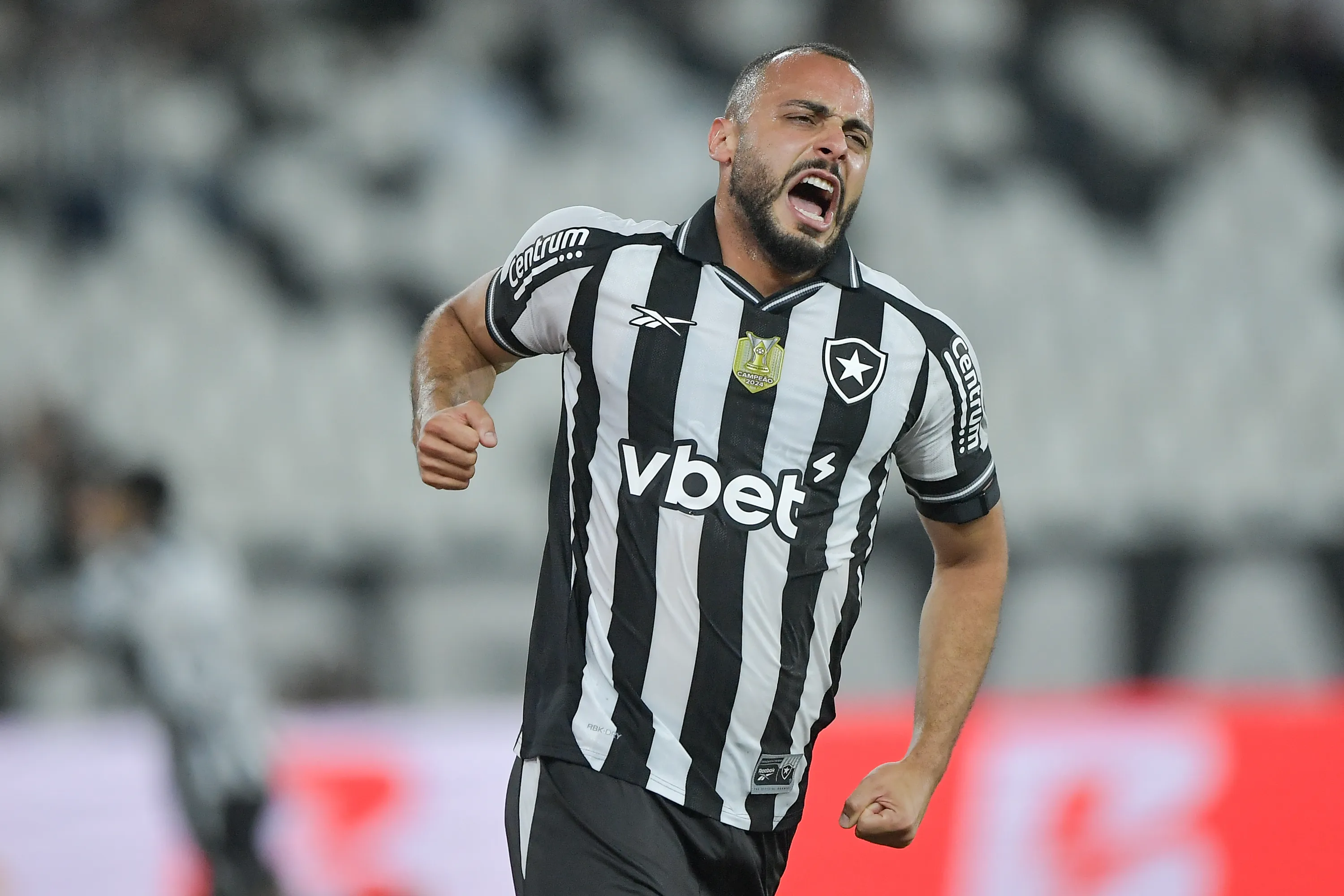 RJ – RIO DE JANEIRO – 01/10/2025 – BRASILEIRO A 2025, BOTAFOGO X BAHIA – Arthur Cabral jogador do Botafogo comemora gol durante partida contra o Bahia no estadio Engenhao pelo campeonato Brasileiro A 2025. Foto: Thiago Ribeiro/AGIF