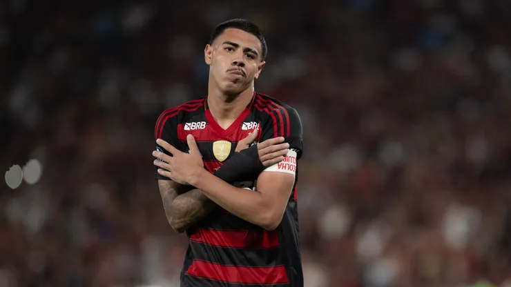 Iago jogador do Flamengo comemora durante partida contra o Barcelona no estádio Maracanã pelo campeonato COPA INTERCONTINENTAL SUB-20 2025. Foto: Jorge Rodrigues/AGIF