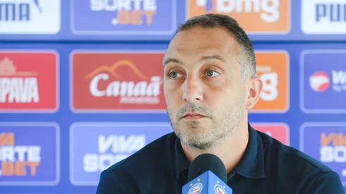 Cadu Santoro, diretor de futebol do Bahia, em entrevista de apresentação de Christian Oliveira (Imagem: Letícia Martins/EC Bahia)
