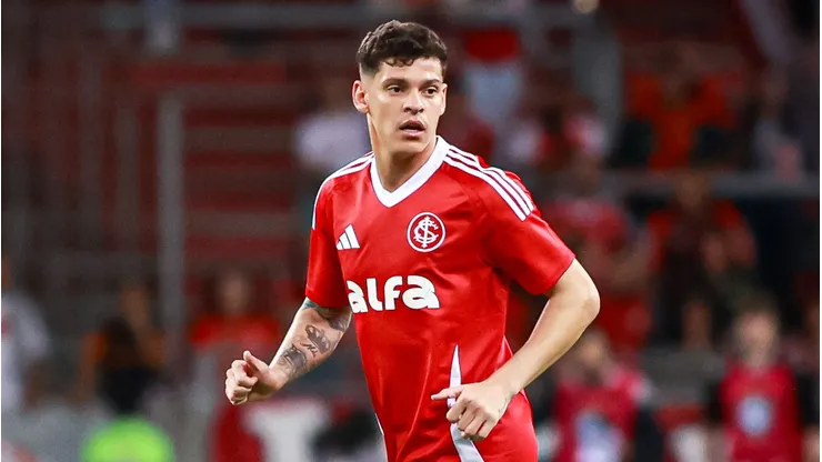 Ronaldo durante confronto entre Internacional e Mirassol no Brasileirão de 2025.