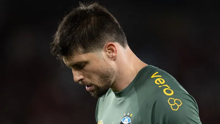 Tiago Volpi negocia rescisão contratual com o Grêmio