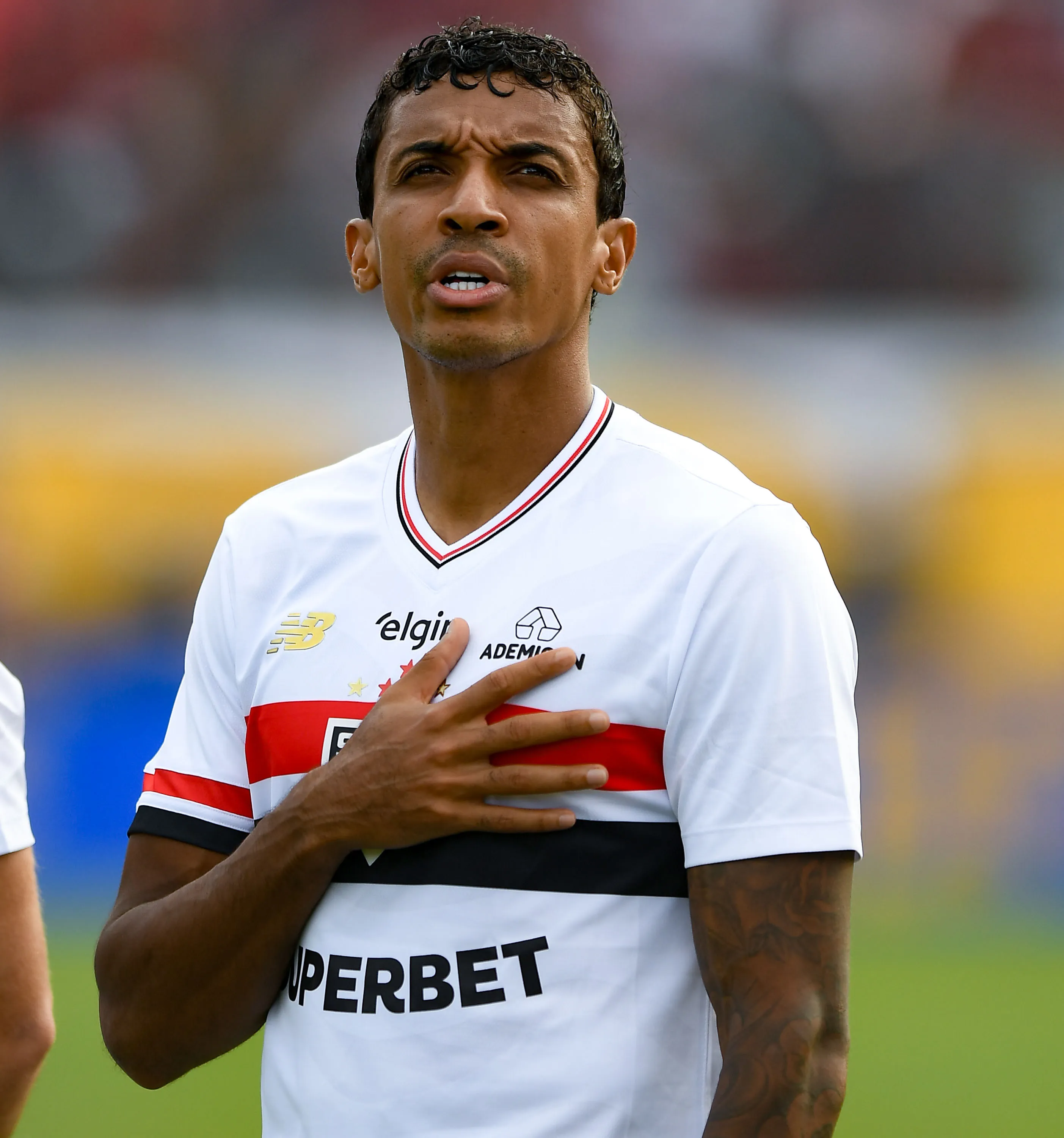 BA – SALVADOR – 07/12/2025 – BRASILEIRO A 2025, VITORIA X SAO PAULO – Luiz Gustavo jogador do Sao Paulo durante partida contra o Vitoria no estadio Barradao pelo campeonato Brasileiro A 2025. Foto: Jhony Pinho/AGIF