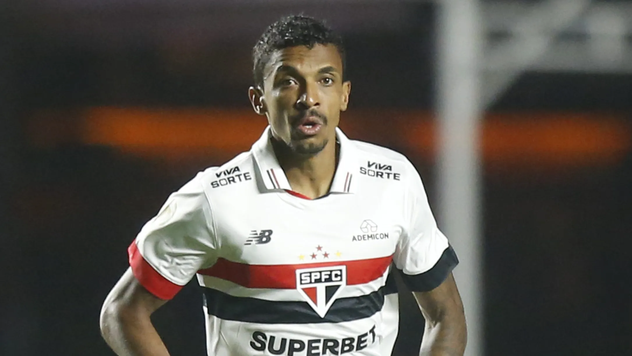Luiz Gustavo fecha com Athletico-PR. (Photo by Miguel Schincariol/Getty Images)