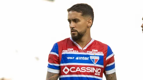 Matheus Pereira durante confronto contra o Bahia no Campeonato Brasileiro de 2025.
