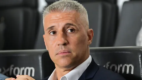Hernan Crespo tecnico do Sao Paulo durante partida contra o Internacional no estadio Vila Belmiro pelo campeonato Brasileiro A 2025.  Foto: Jota Erre/AGIF
