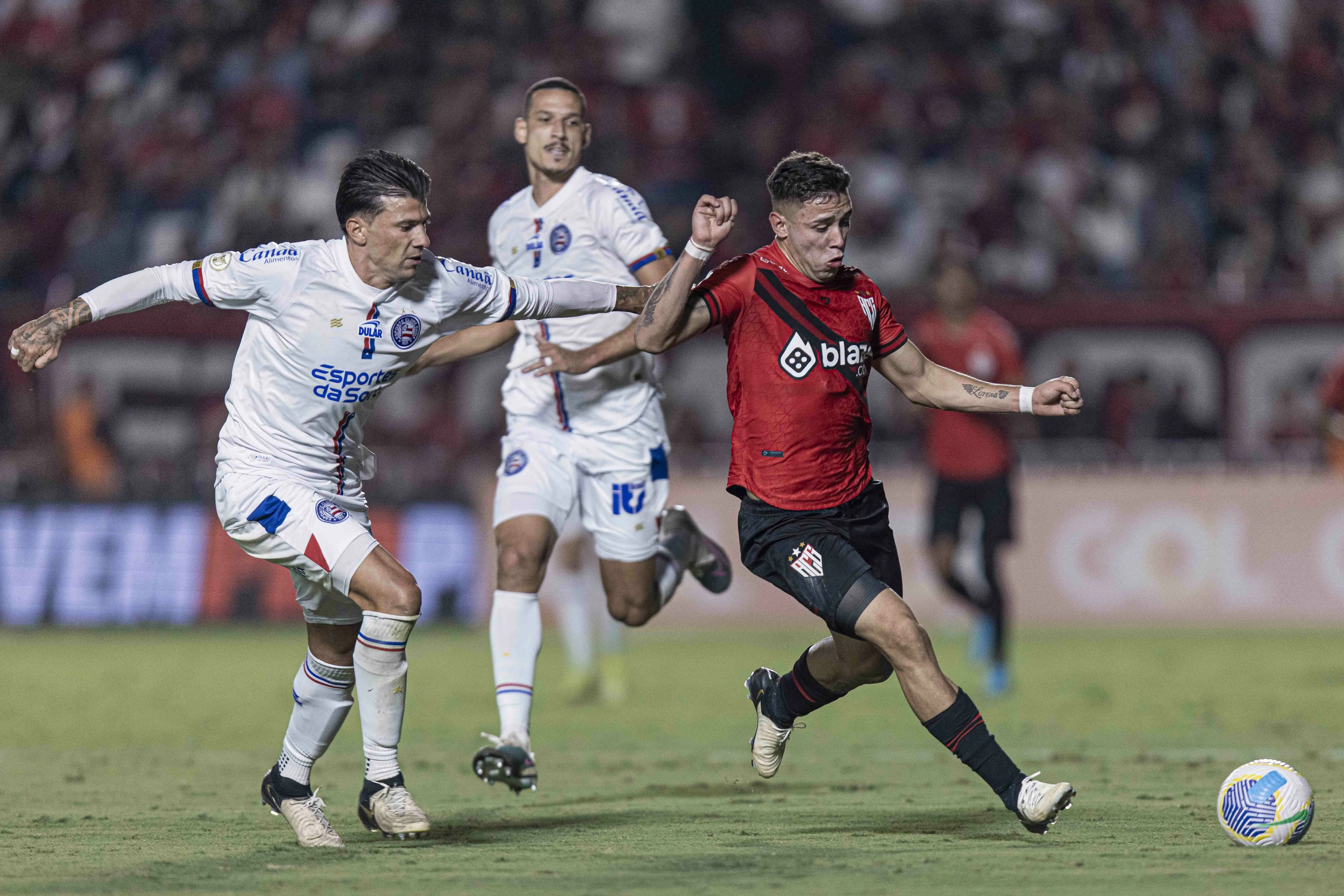Victor Cuesta em passagem discreta pelo Bahia no campeonato Brasileiro A 2024. Foto: Heber Gomes/AGIF