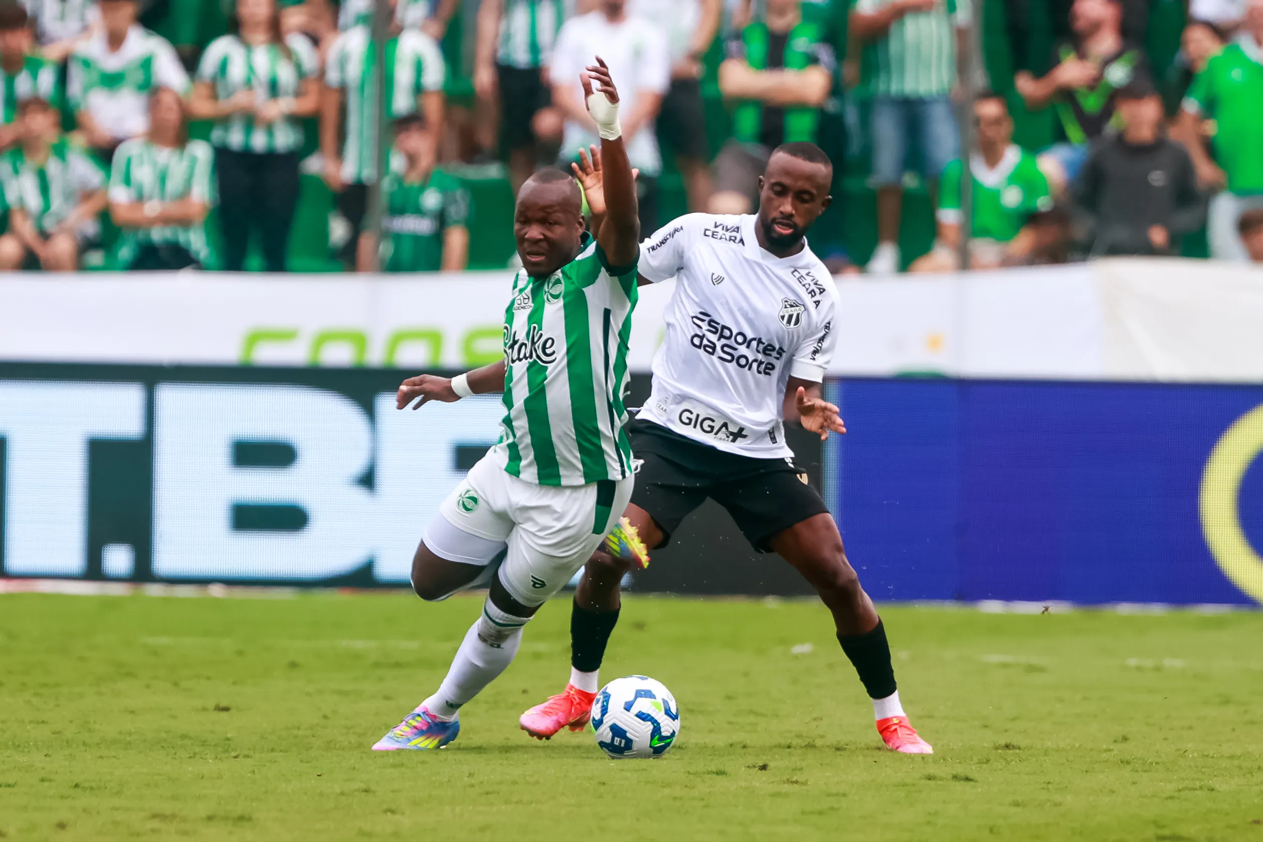 Dieguinho atuando pelo Ceará no campeonato Brasileiro A 2025. Foto: Luiz Erbes/AGIF