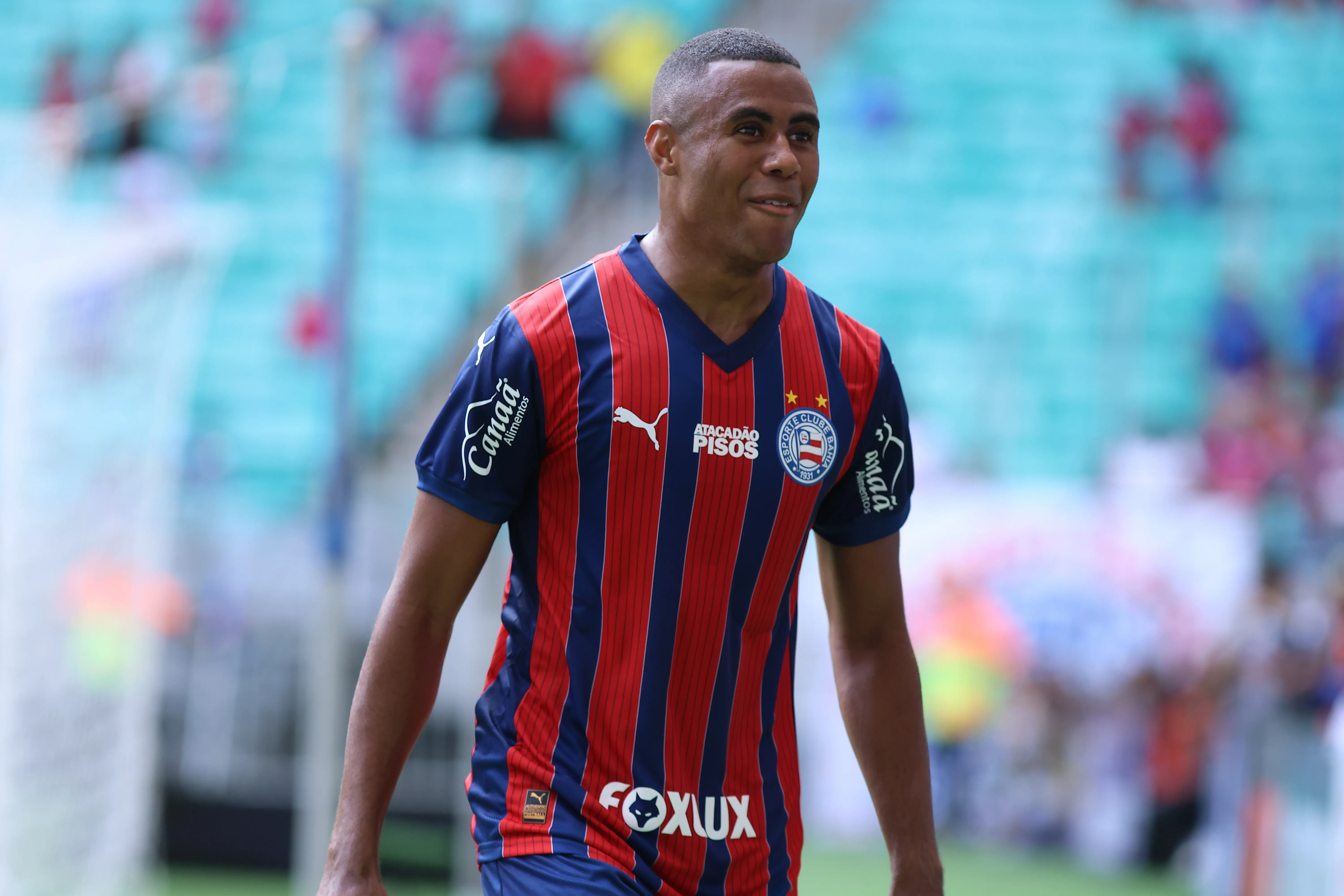 ERick jogador do Bahia comemora seu gol com jogadores do seu time durante partida contra o Galicia  no estadio Fonte Nova pelo campeonato Baiano 2026. Foto: Marcio Jose/AGIF
