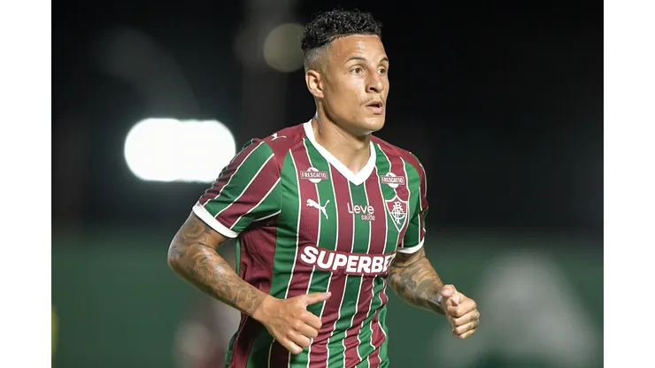 Guilherme Arana jogador do Fluminense durante partida contra o Madureira no estadio Luso Brasileiro pelo campeonato Carioca 2026. Foto: Thiago Ribeiro/AGIF