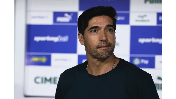 Abel Ferreira tecnico do Palmeiras durante partida contra o Santos no estadio Arena Barueri pelo campeonato Paulista 2026. Foto: Ettore Chiereguini/AGIF