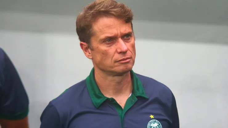 Fernando Seabra tecnico do Coritiba durante partida contra o Athletico-PR no estadio Arena da Baixada pelo campeonato Paraense 2026. Foto: Gabriel Machado/AGIF