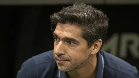 Abel Ferreira técnico do Palmeiras durante partida contra o Atlético-MG no estádio Arena MRV pelo campeonato Brasileiro A 2025. Foto: Fernando Moreno/AGIF
