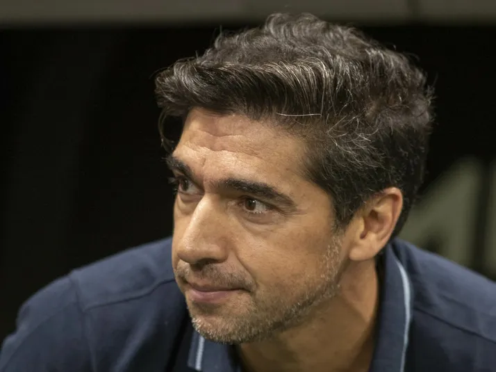 Abel Ferreira rebate cobrança por títulos no Palmeiras: "Nunca prometi"