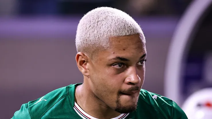 Vitor Roque sentiu o joelho em Palmeiras x Mirassol