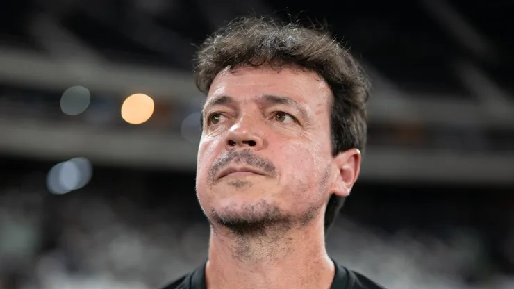 Fernando Diniz técnico do Vasco durante partida contra o Botafogo no estádio Engenhão pelo campeonato Brasileiro A 2025. Foto: Jorge Rodrigues/AGIF