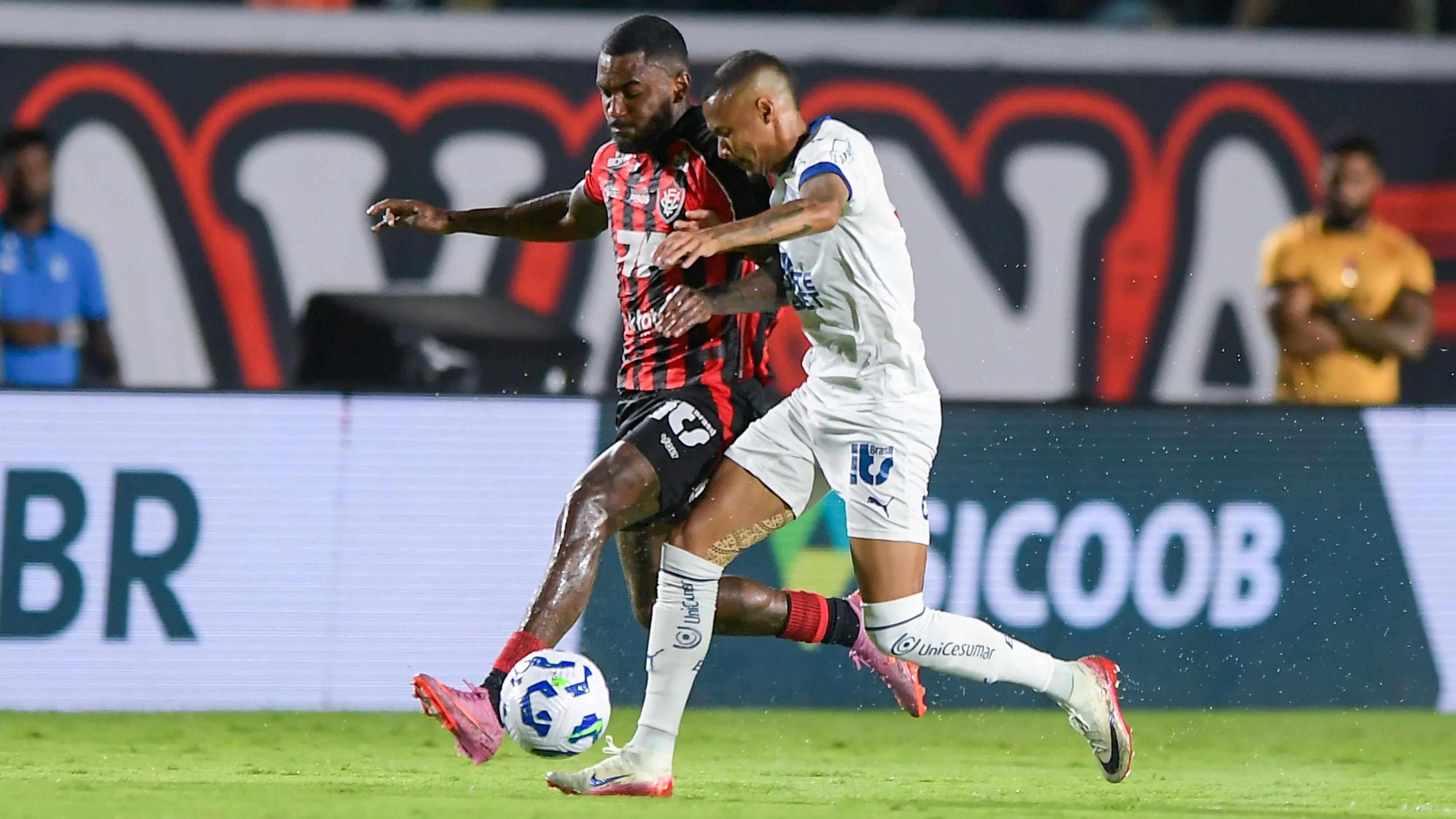 Jogo entre Bahia x Vitória. Foto: Jhony Pinho/AGIF