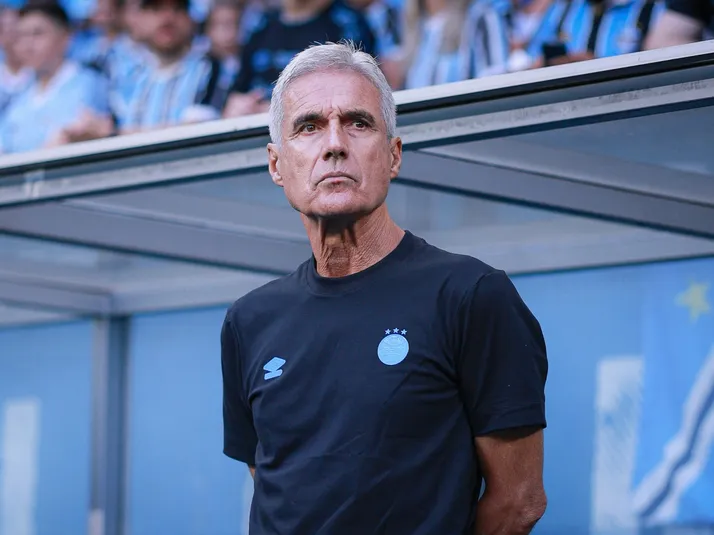 Luís Castro explica contratação de Weverton e avalia disputa no Grêmio