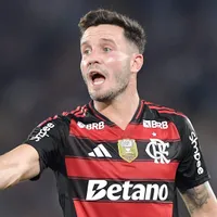 Saúl, do Flamengo, acompanha jogo do Atlético de Madrid