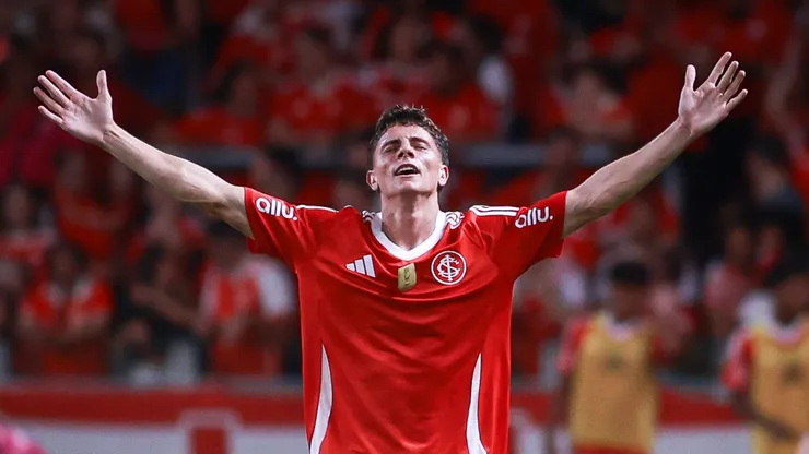 Diego Coser jogador do Internacional comemora seu gol durante partida contra o Novo Hamburgo no estadio Beira-Rio pelo campeonato Gaucho 2026. Foto: Maxi Franzoi/AGIF