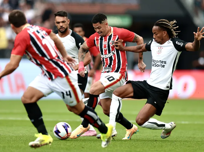 Luciano passa em branco contra Corinthians e divide opiniões da torcida do São Paulo