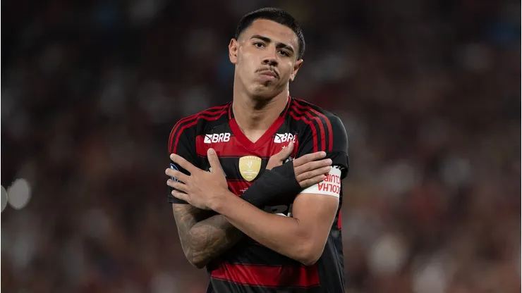 Iago jogador do Flamengo comemora durante partida contra o Barcelona no estadio Maracana pelo campeonato COPA INTERCONTINENTAL SUB-20 2025. Foto: Jorge Rodrigues/AGIF