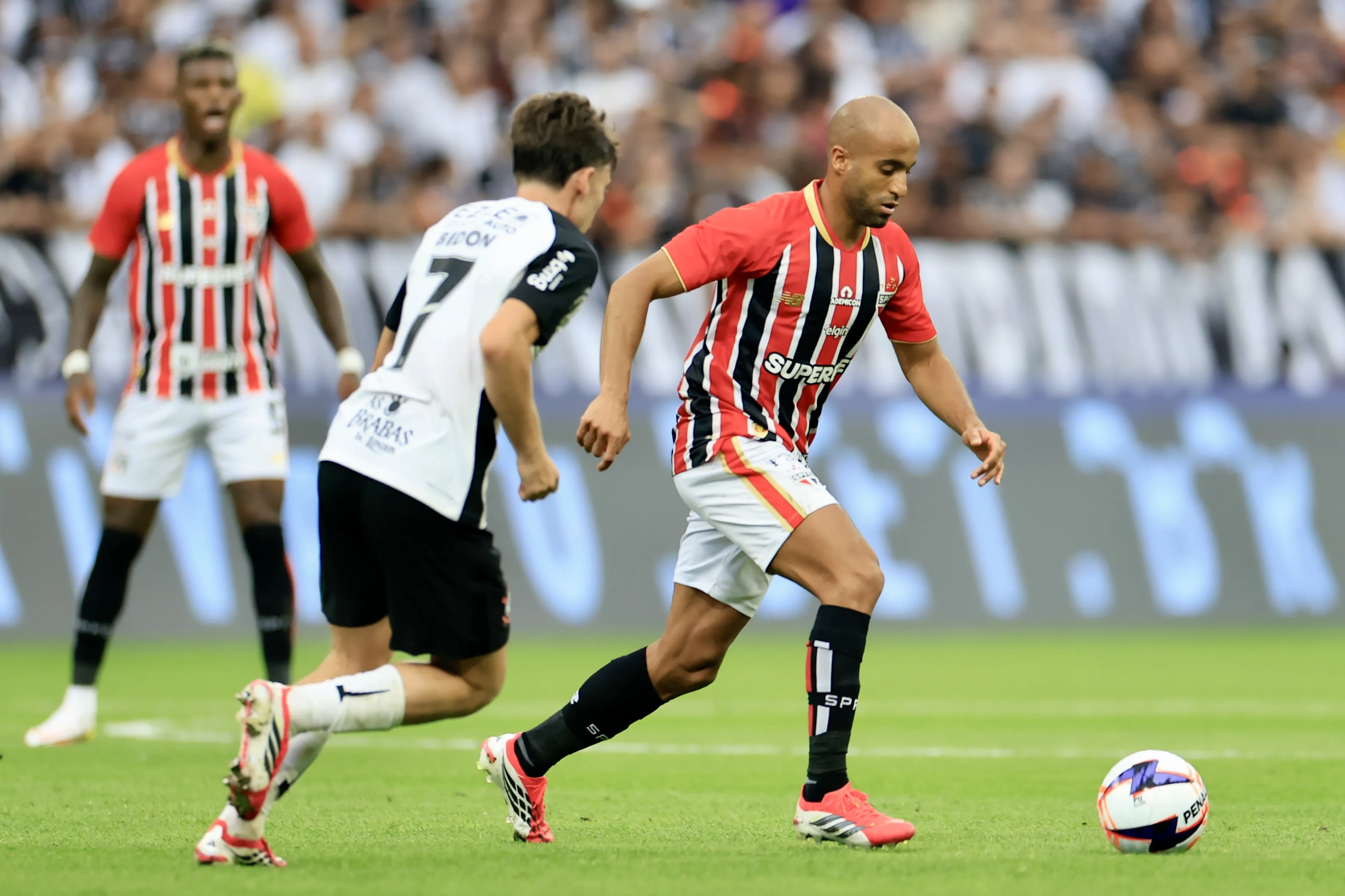 SP – SAO PAULO – 18/01/2026 – PAULISTA 2026, CORINTHIANS X SAO PAULO – Lucas jogador do Sao Paulo durante partida contra o Corinthians no estadio Arena Corinthians pelo campeonato Paulista 2026. Foto: Marcello Zambrana/AGIF