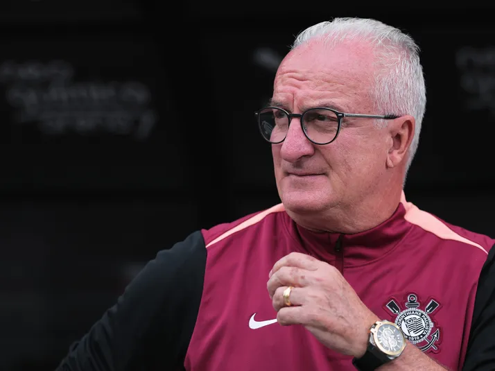 Torcida do Corinthians critica Dorival Jr por empate