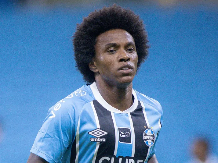 Willian indica atuar como meia a pedido de Luís Castro