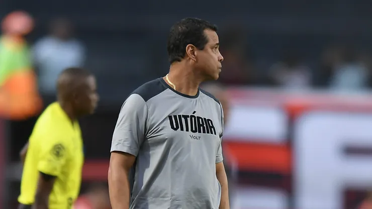 Rodrigo Chagas tecnico do Vitoria durante partida contra o Atletico no estadio Barradao pelo campeonato Baiano 2026. Foto: Jhony Pinho/AGIF
