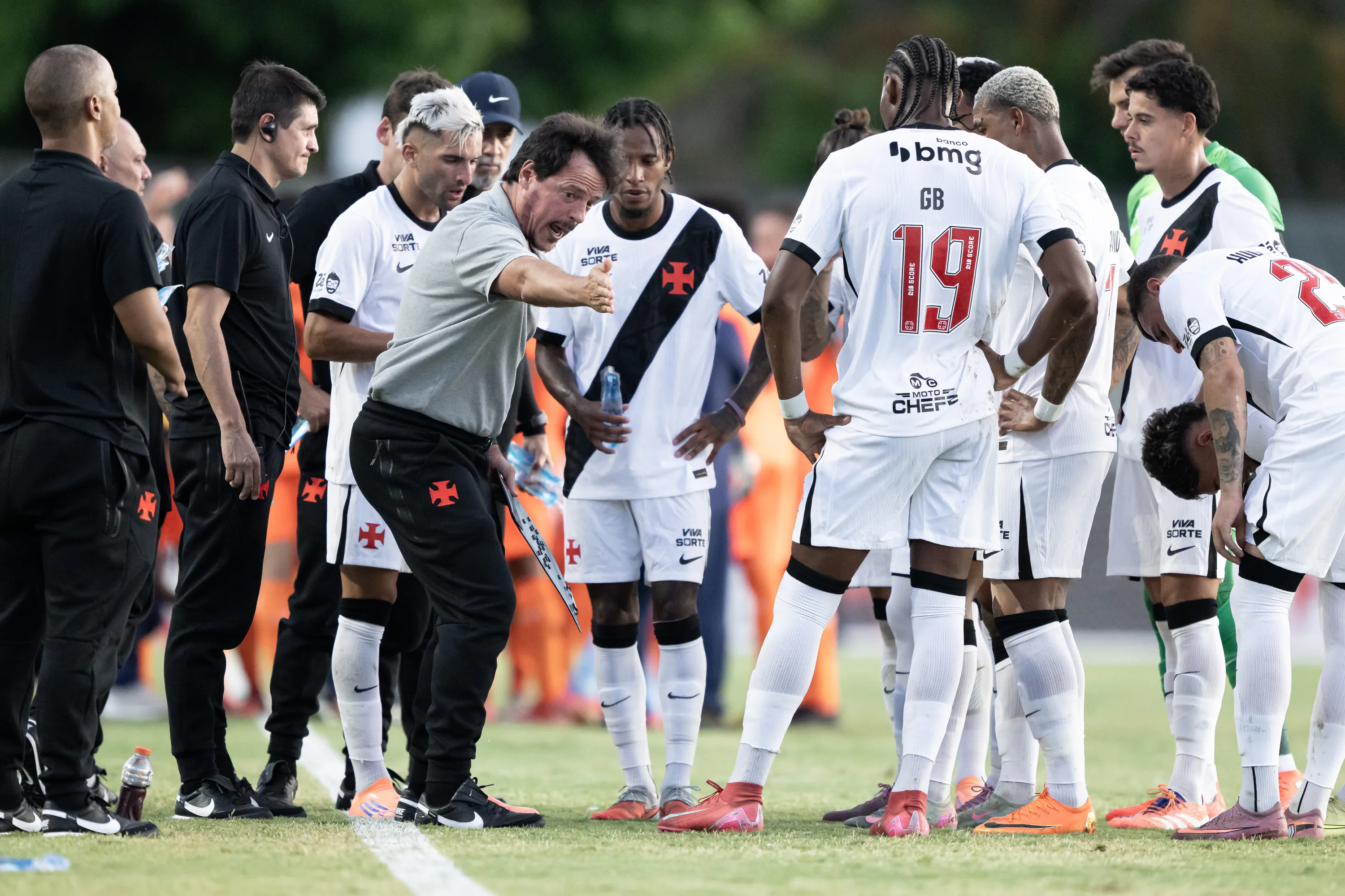 Fernando Diniz tecnico do Vasco durante partida contra o Nova Iguacu no estadio Sao Januario pelo campeonato Carioca 2026. Foto: Jorge Rodrigues/AGIF