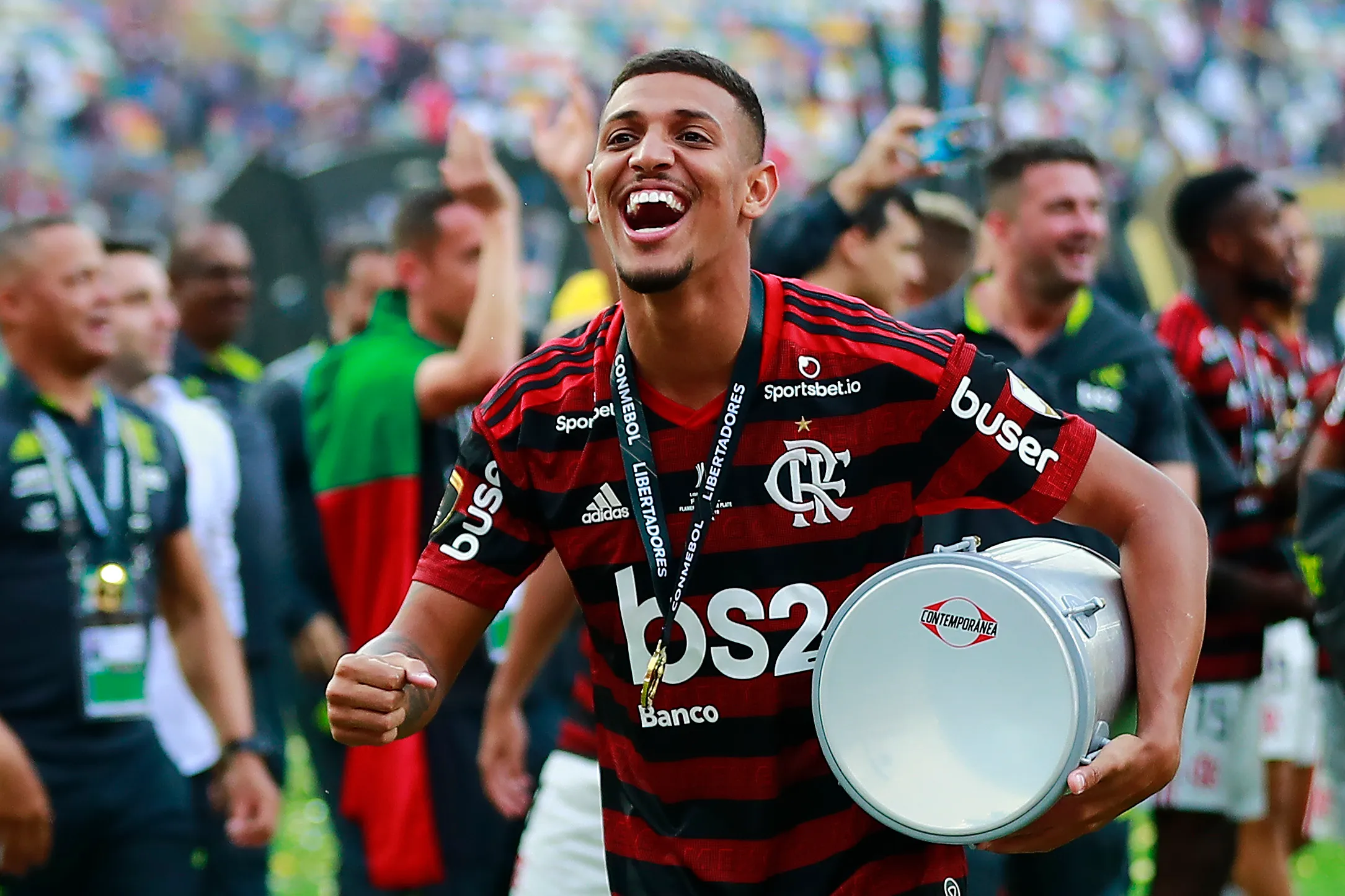 Vini Souza comemorando o título do Flamengo na Libertadores 2019 (Foto: Daniel Apuy/Getty Images)