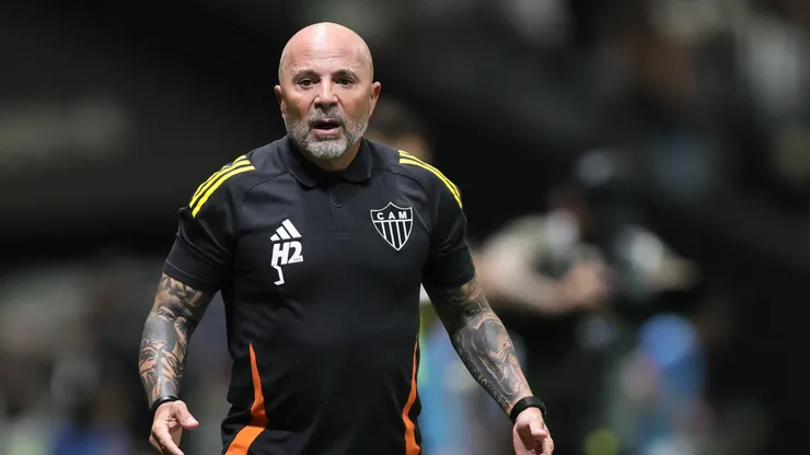 Jorge Sampaoli técnico do Atlético-MG durante partida contra o Fortaleza no estádio Arena MRV pelo campeonato Brasileiro A 2025. Foto: Gilson Lobo/AGIF