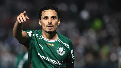 Raphael Veiga jogador do Palmeiras durante partida contra o Santos no estádio Arena Barueri pelo campeonato Paulista 2026. Foto: Ettore Chiereguini/AGIF
