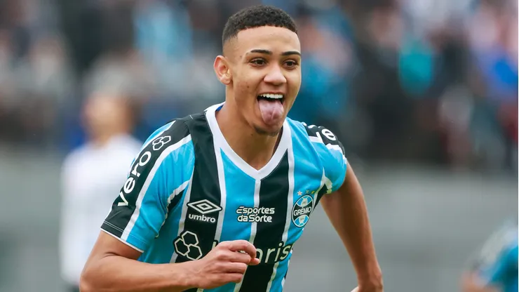 Gustavo Nunes durante confronto entre Grêmio x Operário na Copa do Brasil de 2024.