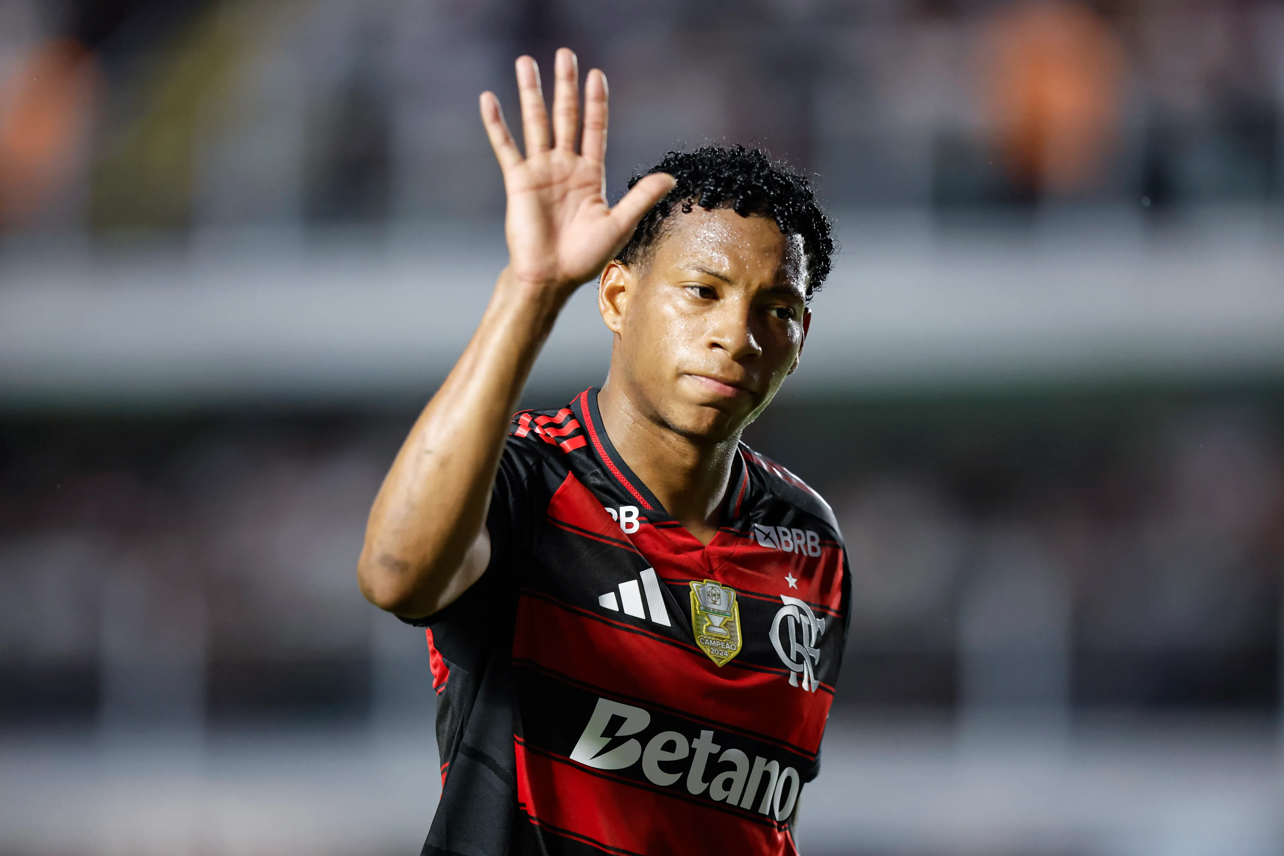 Gonzalo Plata deve seguir no Flamengo em 2026. Foto: Miguel Schincariol/Getty Images