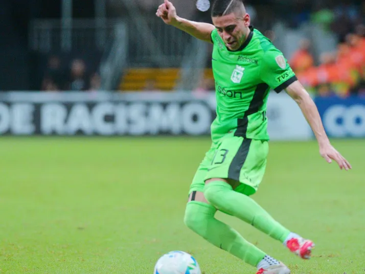 Coritiba monitora o lateral uruguaio Camilo Cándido