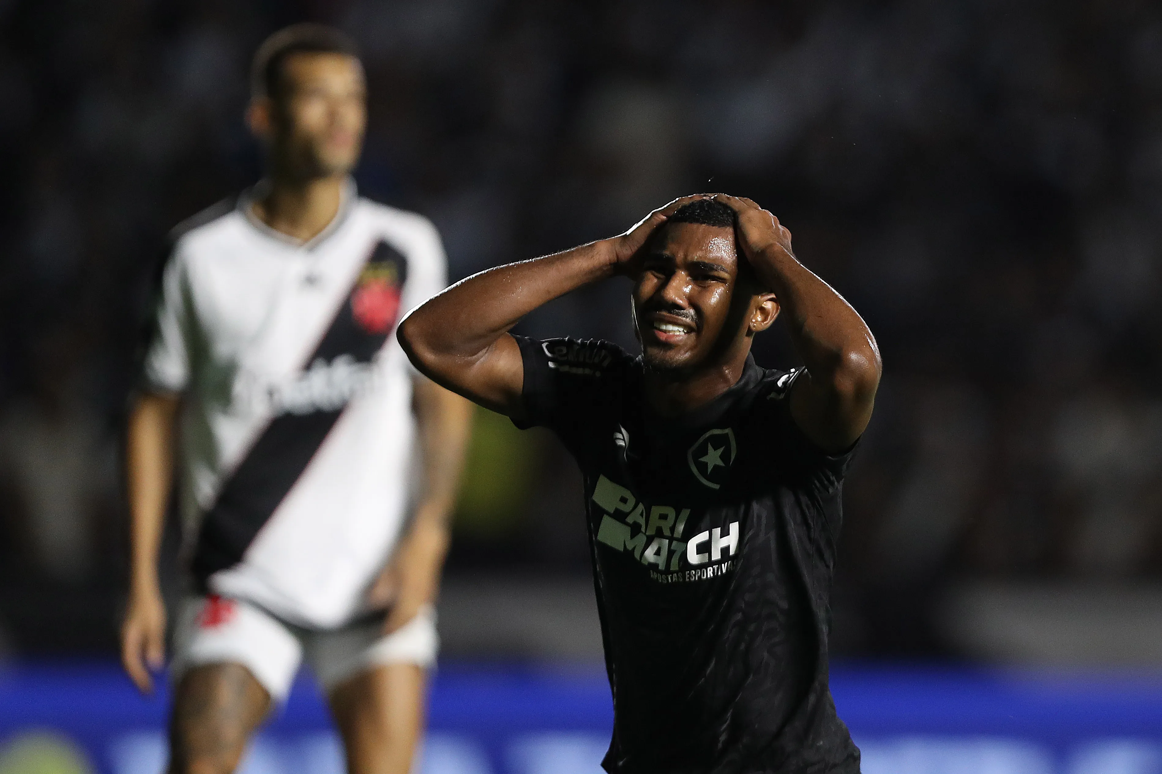 Cuiabano pelo Botafogo em partida diante do Vascol. (Photo by Wagner Meier/Getty Images)