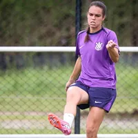 Ana Vitória compara futebol feminino do Brasil e da Europa