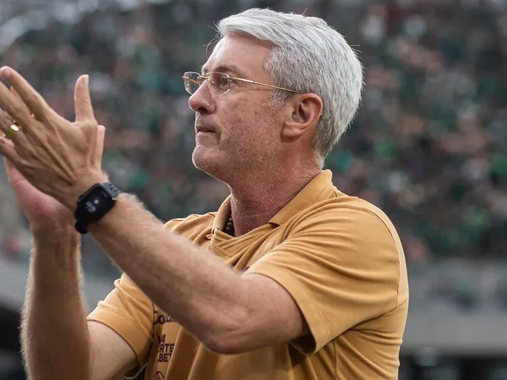 Odair pede e Athletico-PR quer contratar um centroavante de área