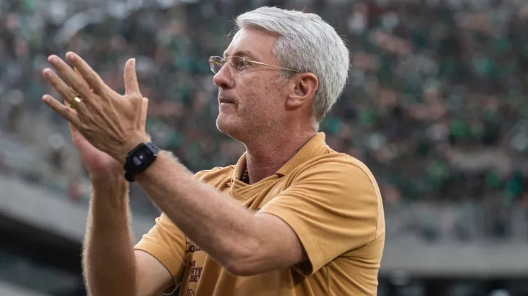 Odair Hellmann durante clássico contra o Coritiba no Paranaense de 2026.