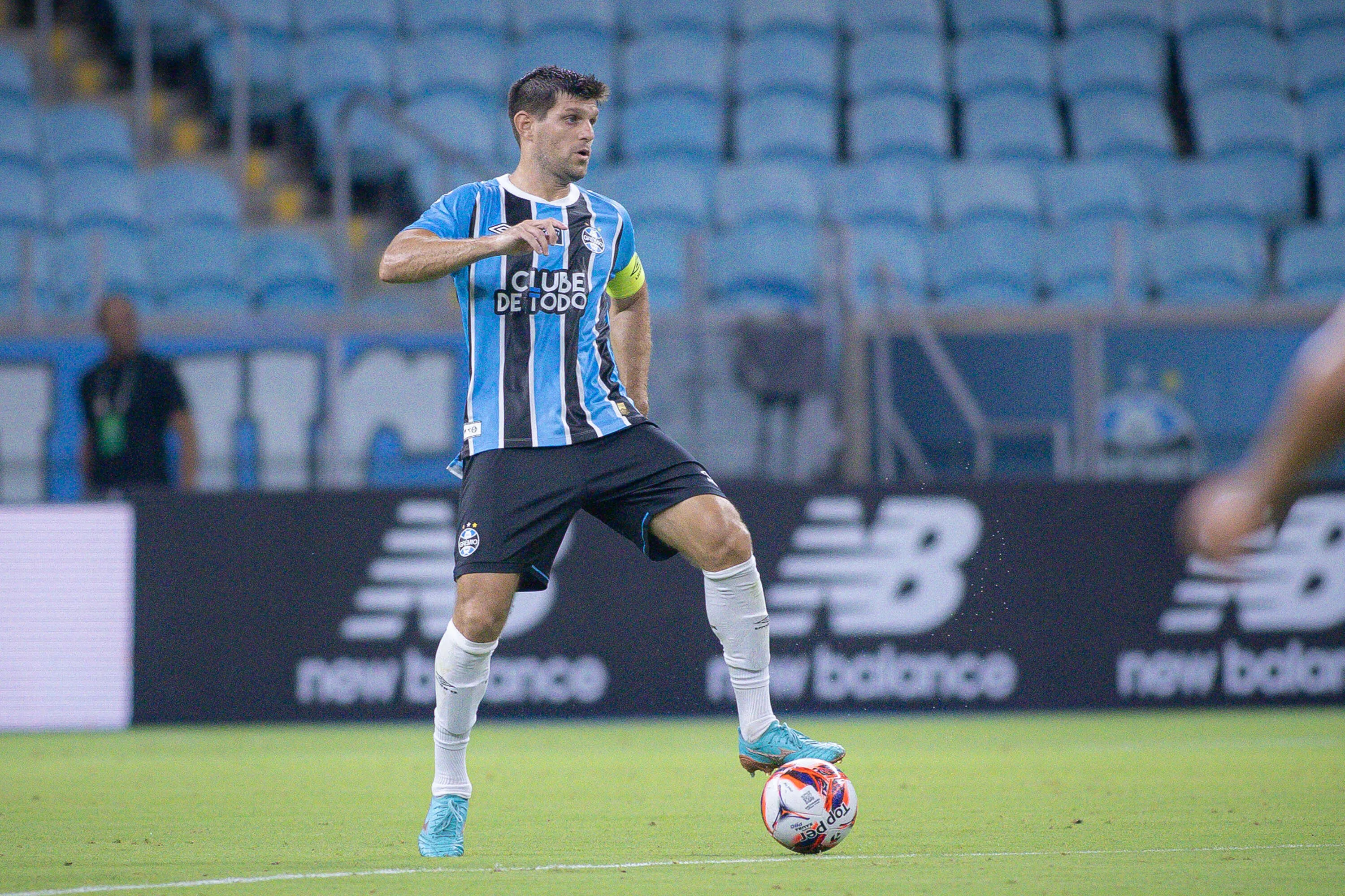 Kannemann atuando no Grêmio em 2026 –  Foto: Maxi Franzoi/AGIF