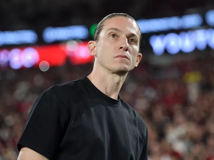 Filipe Luís muda de opinião e Flamengo deve voltar com titulares contra o Vasco