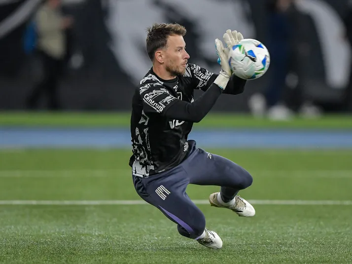 Neto apresenta melhora e se aproxima do retorno no Botafogo