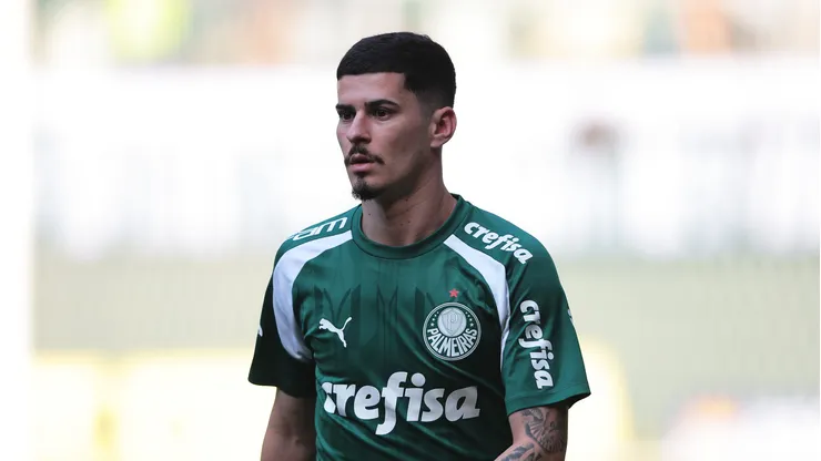 Rômulo ainda pertence ao Palmeiras.