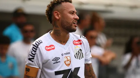  Neymar Jr jogador do Santos durante partida contra o Cruzeiro no estádio Vila Belmiro pelo campeonato Brasileiro A 2025. Foto: Mauricio De Souza/AGIF
