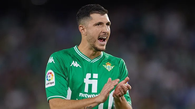 Guido Rodríguez em partida pelo Real Betis. (Photo by Fran Santiago/Getty Images)